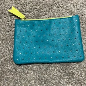 Makeup pouch